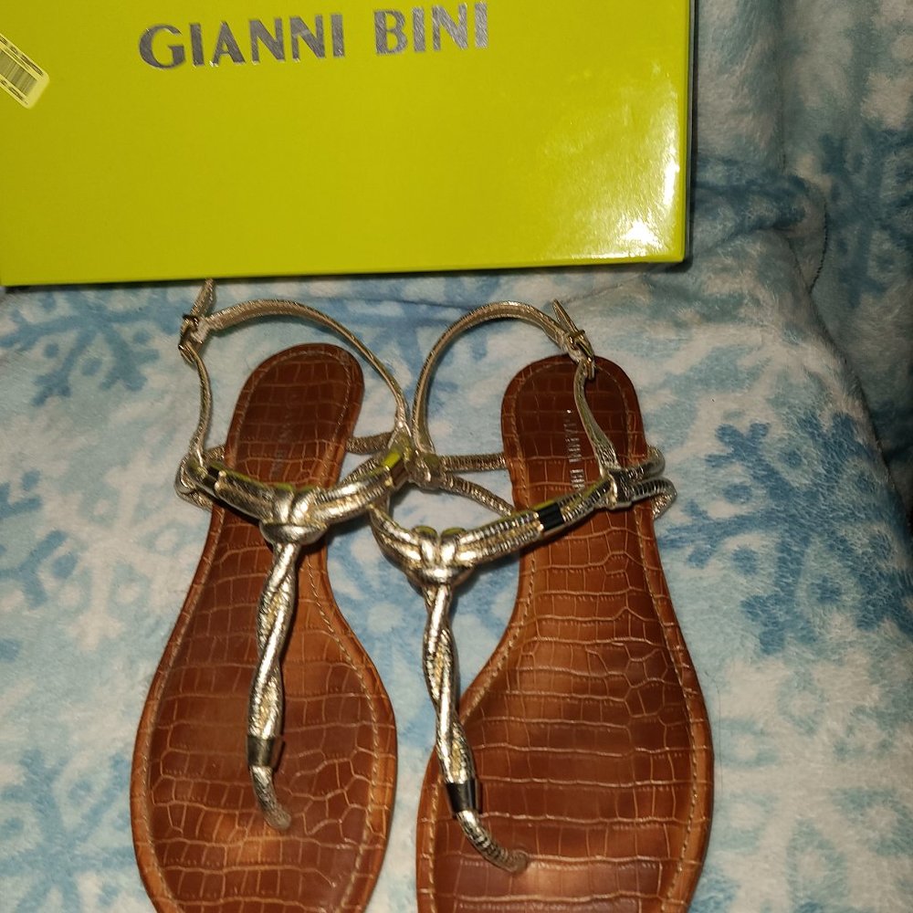 Gianni Nini Gold sandels. size 10.  worn twice